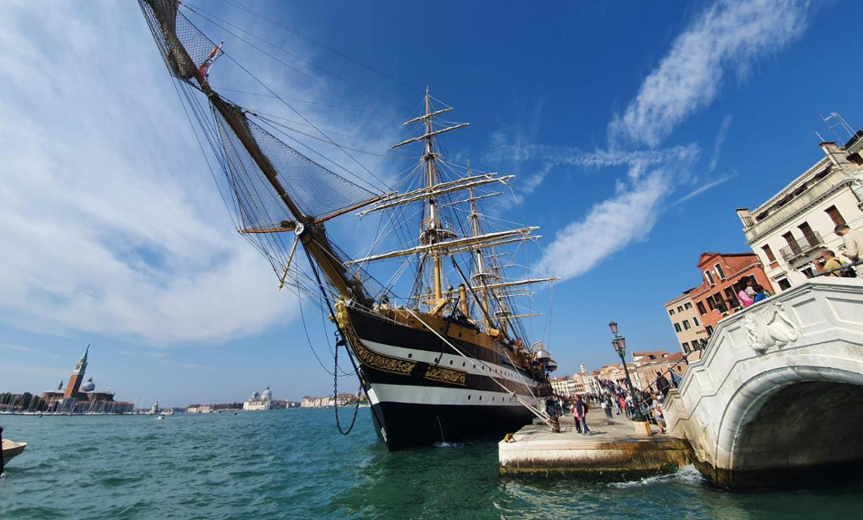The majestic sailing ship of Amerigo Vespucci returns to Venice