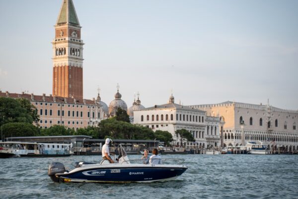 RENT BOAT MARIVE 2