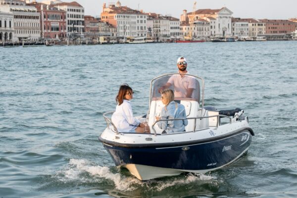 RENT BOAT MARIVE 4