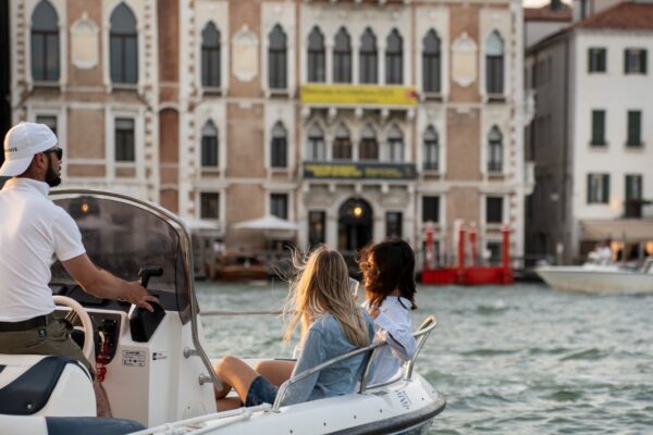 RENT BOAT MARIVE 5